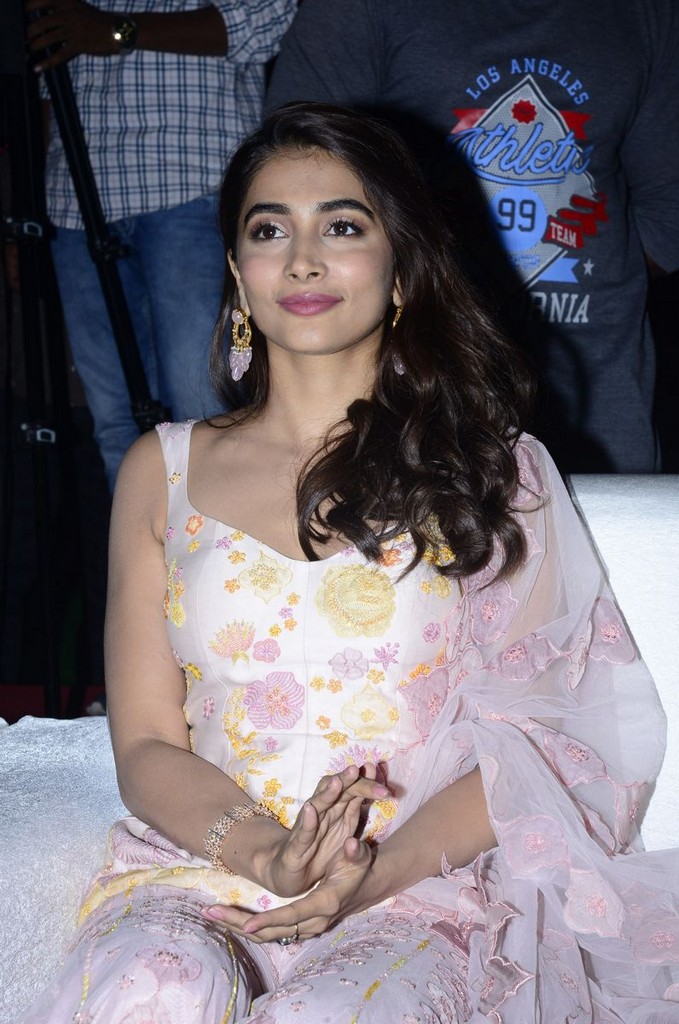 Actress Pooja Hegde Pictures